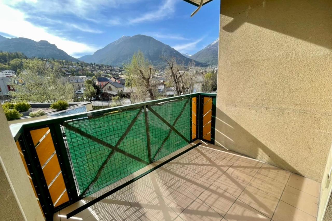 Bright 50 M With Balcony And View On The Valley Briançon Kültér fotó